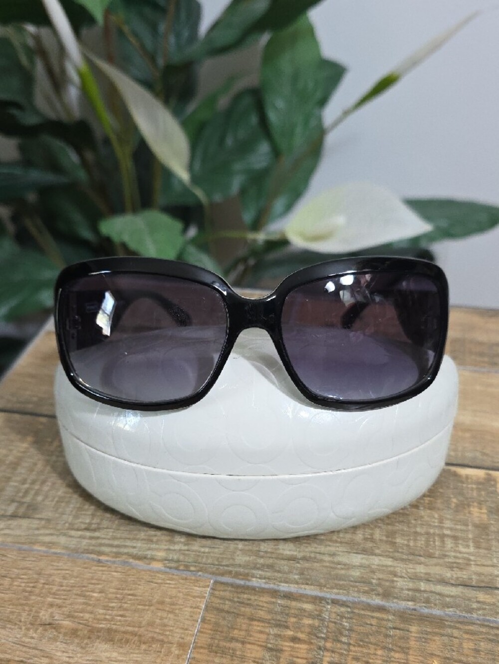 Coach Christiana Women's Black Gradient Lens Sunglasses Case Included - Picture 9 of 9